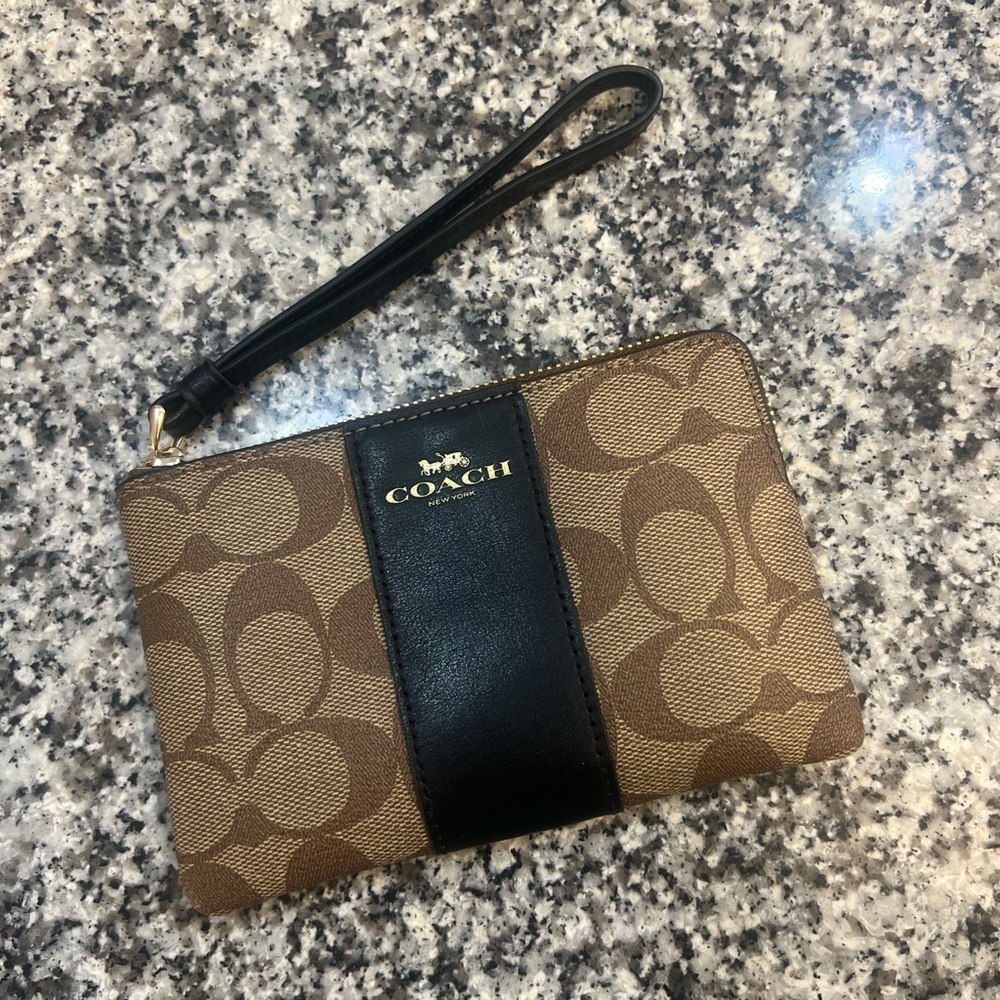Coach Brown and Black Wristlet, NWT, Cute!! 🖤🤎🖤🤎🖤